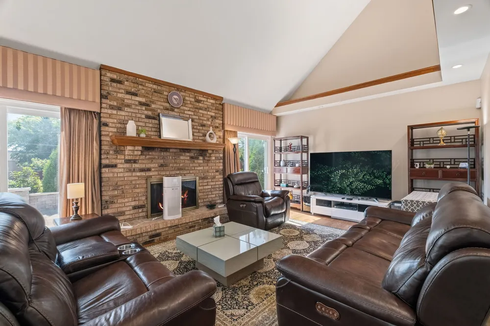 2506 Highland Dr, Palatine, IL 60067