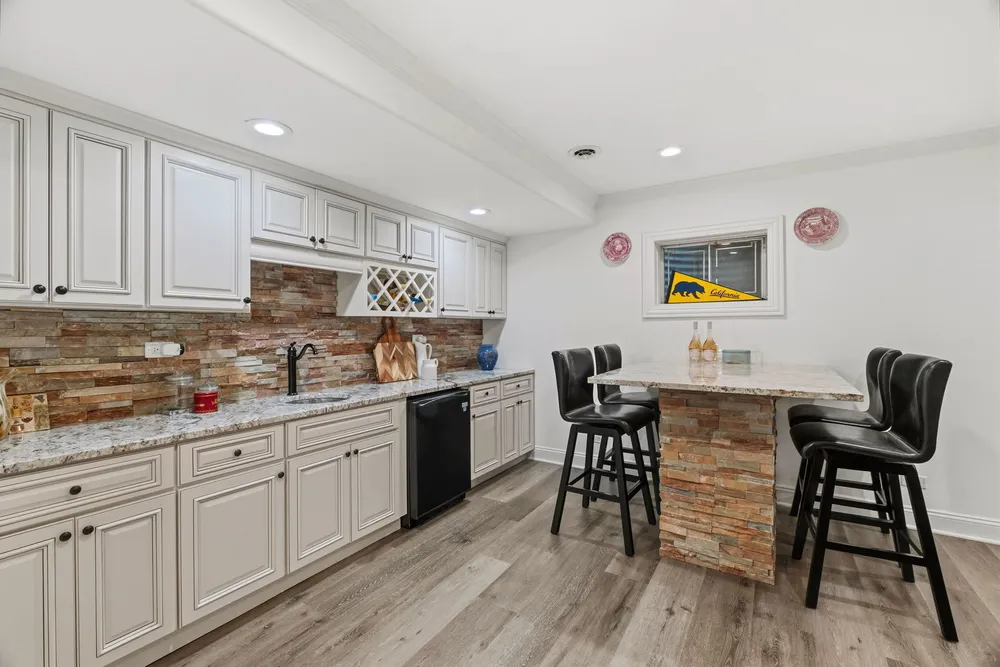 2506 Highland Dr, Palatine, IL 60067