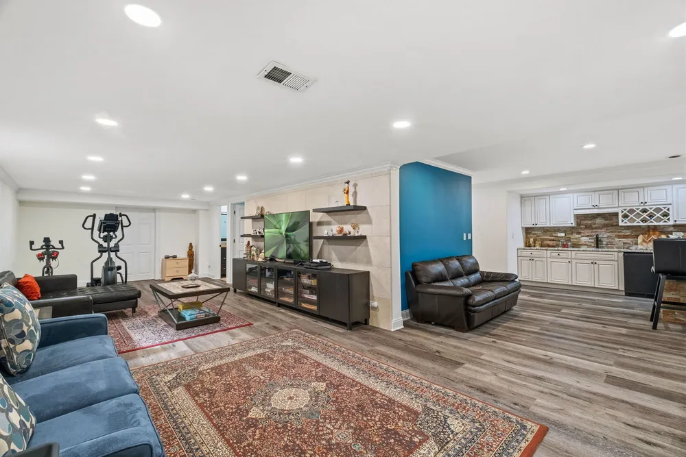 2506 Highland Dr, Palatine, IL 60067