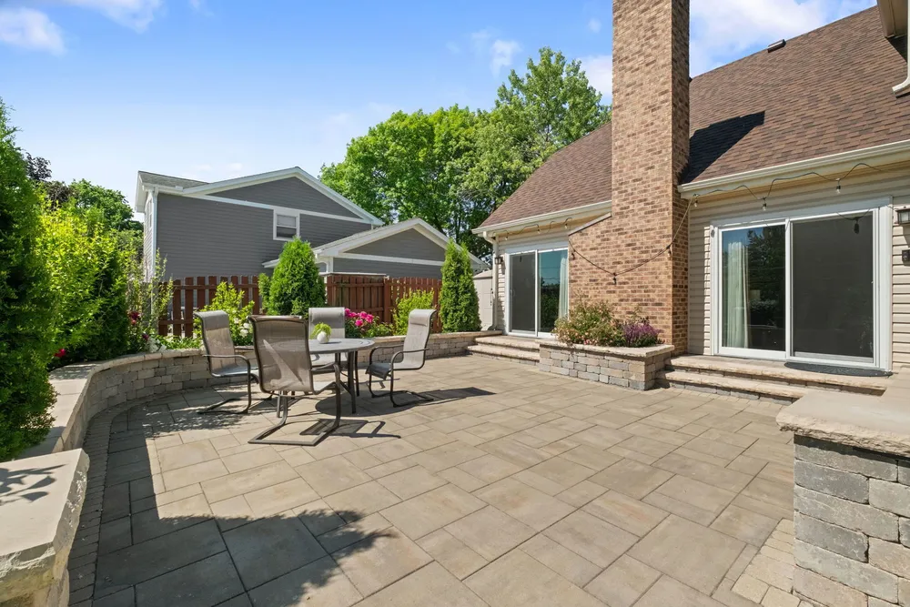 2506 Highland Dr, Palatine, IL 60067