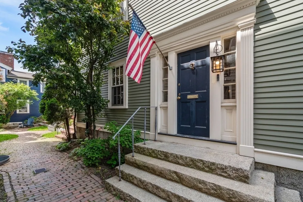 16 Cordis St, Boston, MA 02129