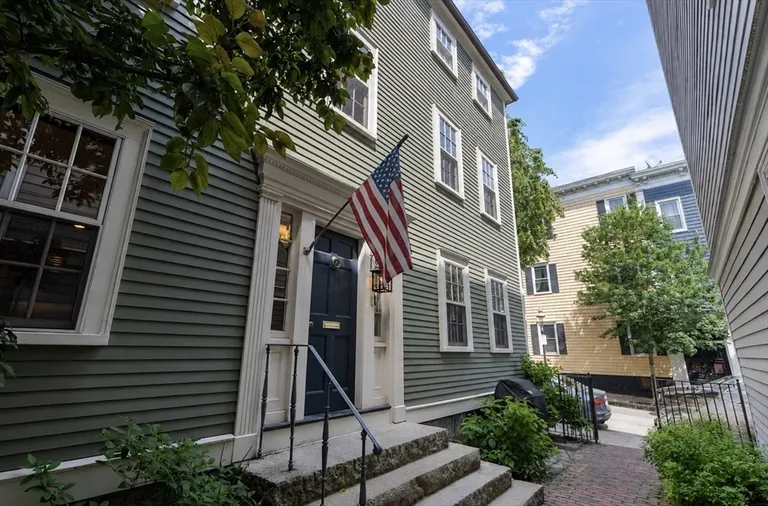 16 Cordis St, Boston, MA 02129