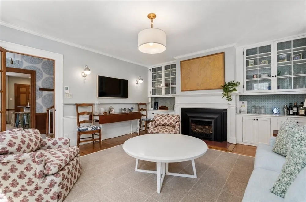 16 Cordis St, Boston, MA 02129