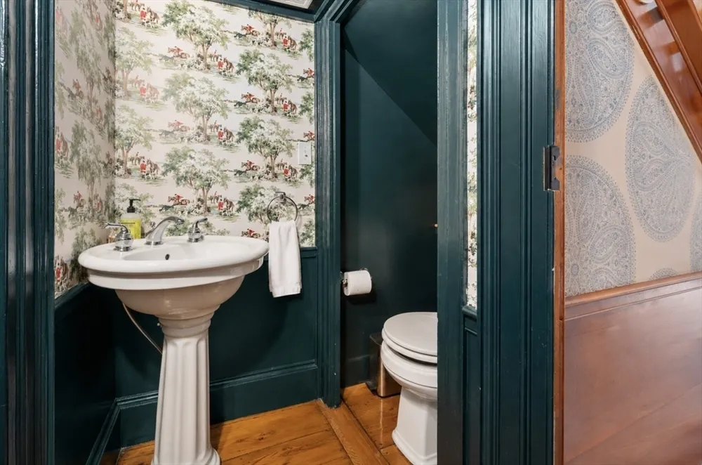 16 Cordis St, Boston, MA 02129
