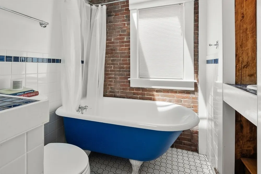 16 Cordis St, Boston, MA 02129