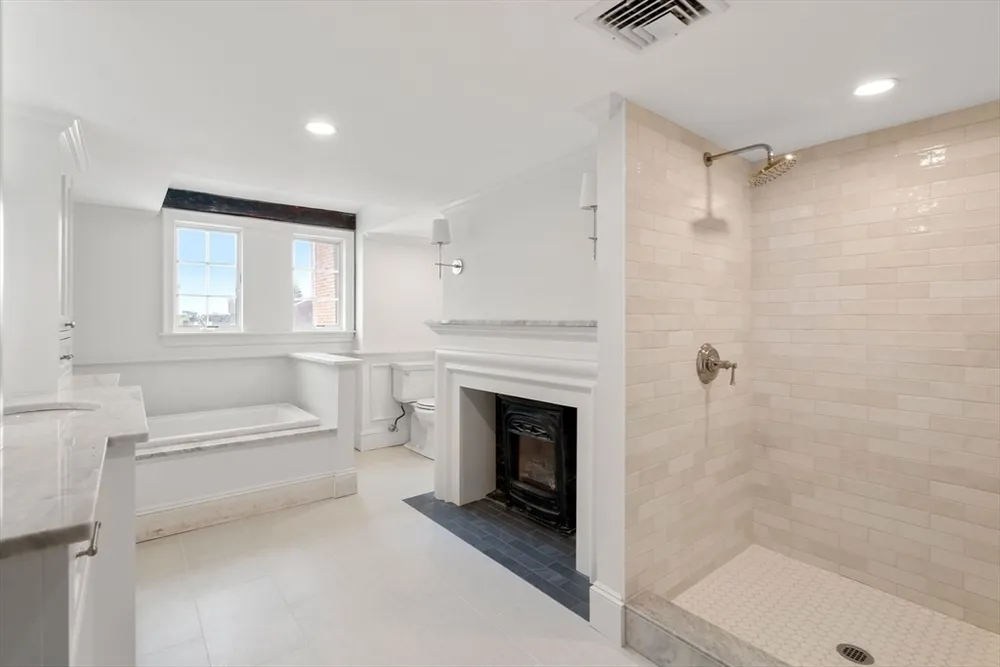 16 Cordis St, Boston, MA 02129