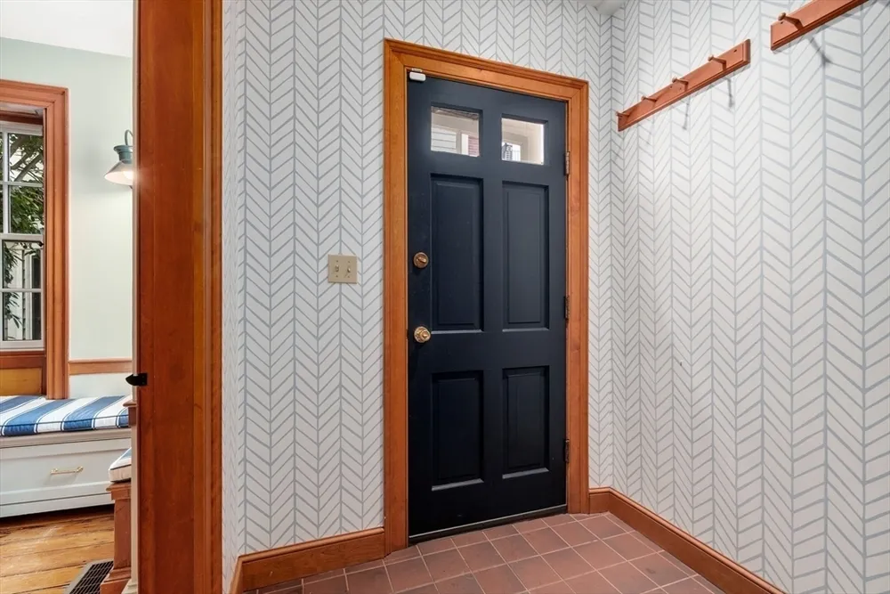 16 Cordis St, Boston, MA 02129
