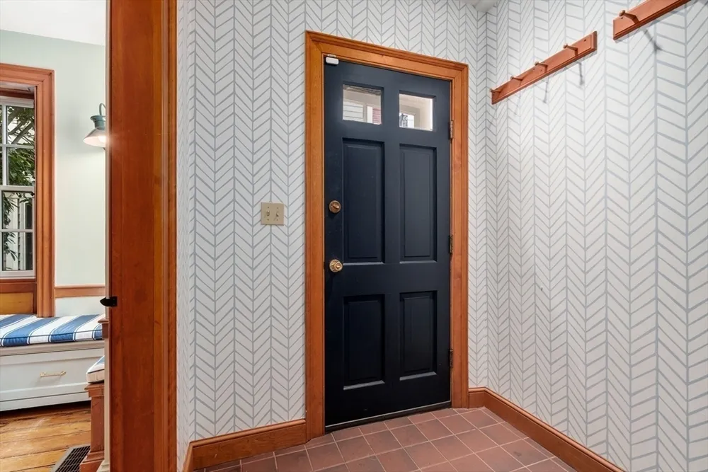 16 Cordis St, Boston, MA 02129
