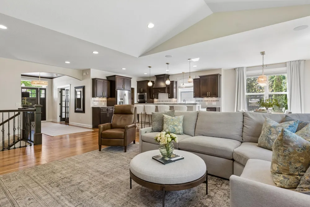 14 Beebe Ave, Mendota Heights, MN 55118