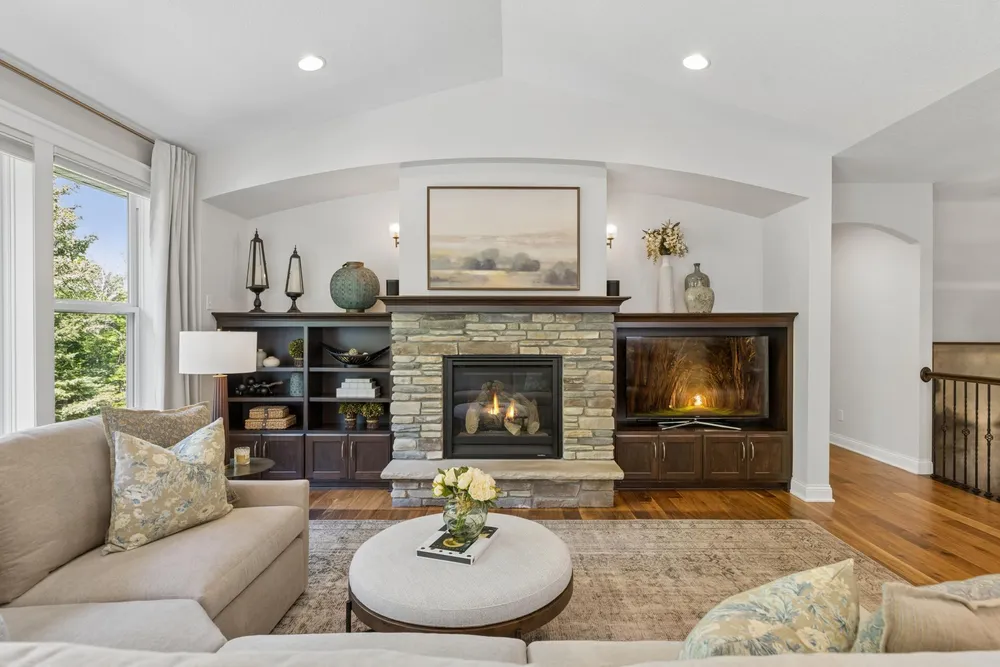 14 Beebe Ave, Mendota Heights, MN 55118