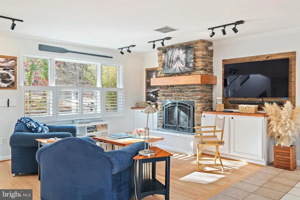 1812 Shore Dr, Annapolis, MD 21401
