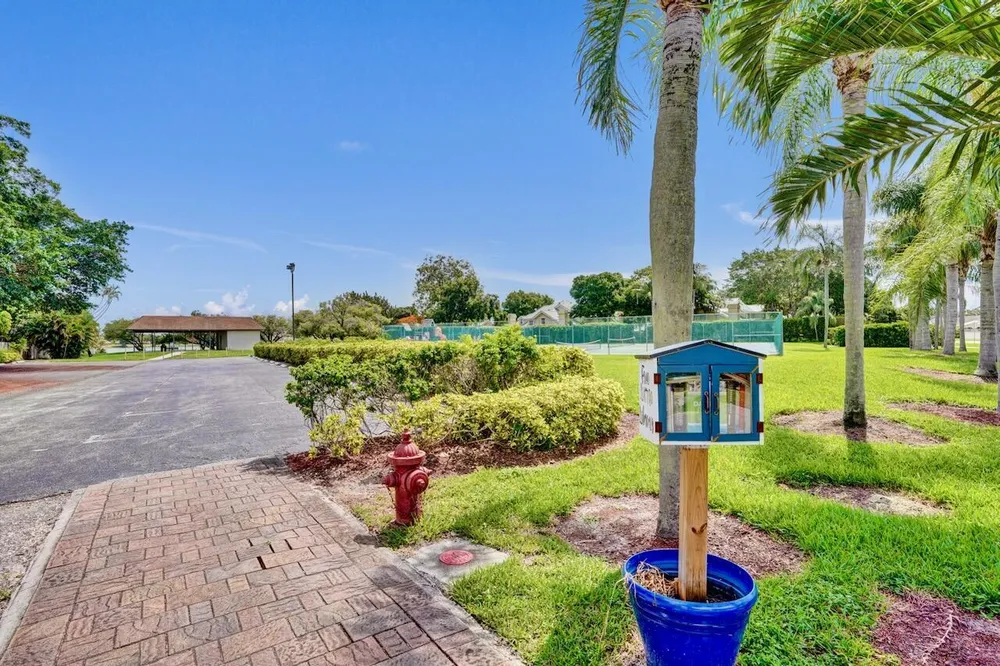 54 Cedar Circle, Boynton Beach, FL 33436