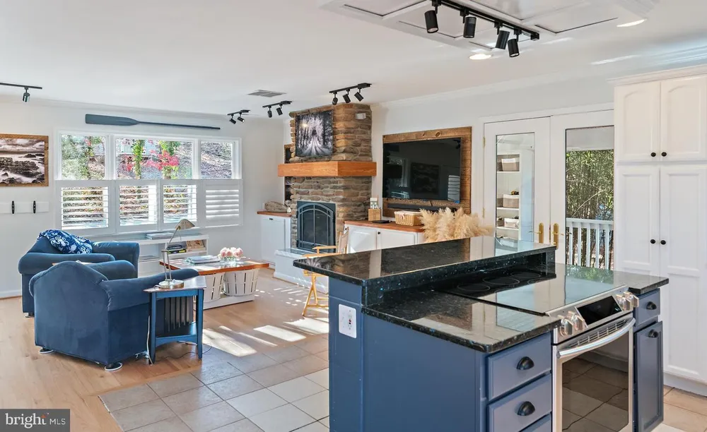 1812 Shore Dr, Annapolis, MD 21401
