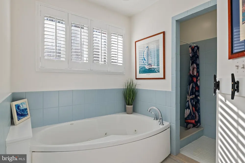 1812 Shore Dr, Annapolis, MD 21401