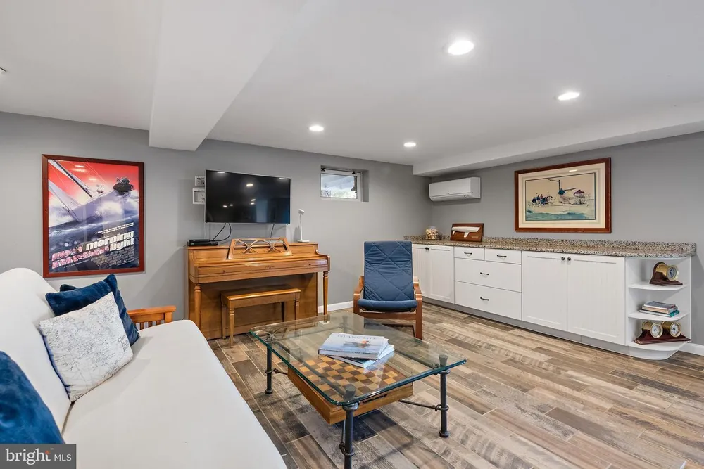 1812 Shore Dr, Annapolis, MD 21401