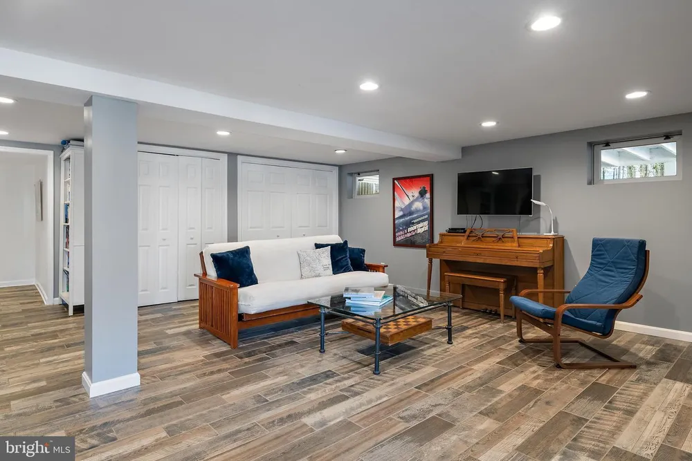 1812 Shore Dr, Annapolis, MD 21401