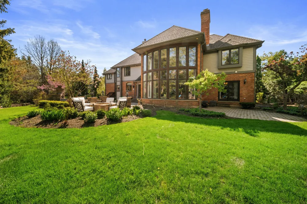 599 Chateaux Bourne Dr, Barrington, IL 60010