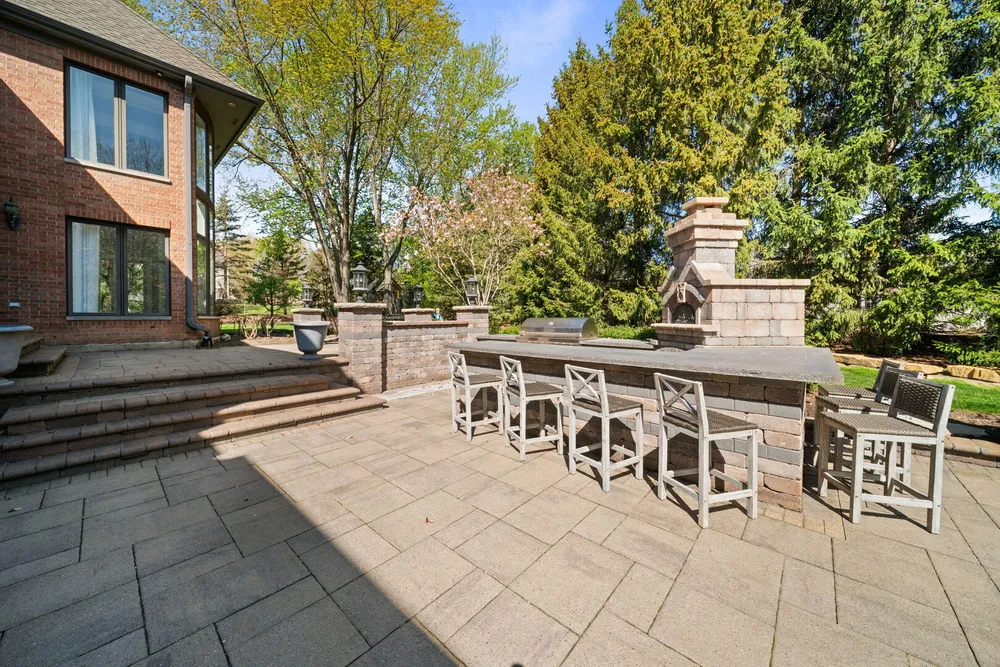 599 Chateaux Bourne Dr, Barrington, IL 60010