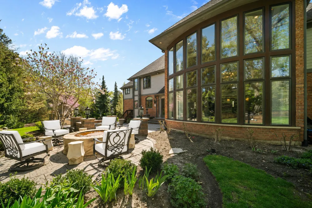 599 Chateaux Bourne Dr, Barrington, IL 60010