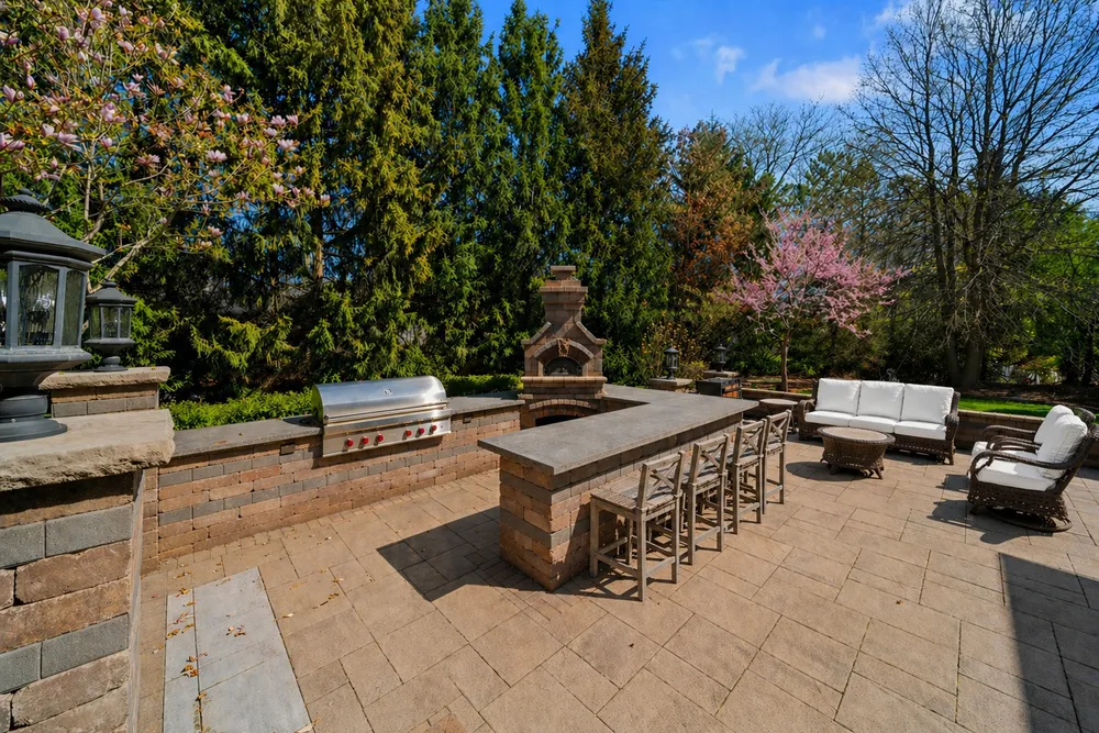 599 Chateaux Bourne Dr, Barrington, IL 60010