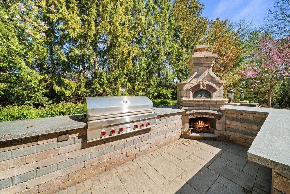 599 Chateaux Bourne Dr, Barrington, IL 60010