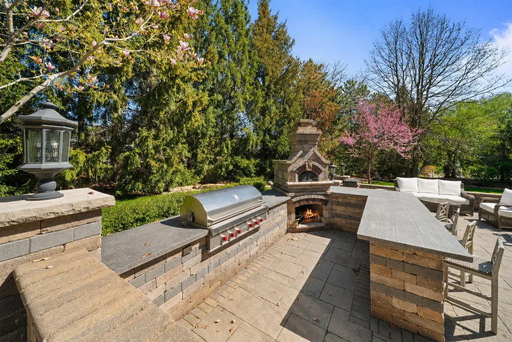 599 Chateaux Bourne Dr, Barrington, IL 60010