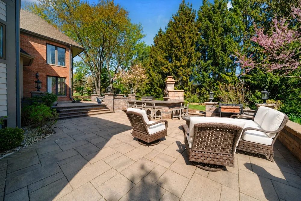 599 Chateaux Bourne Dr, Barrington, IL 60010