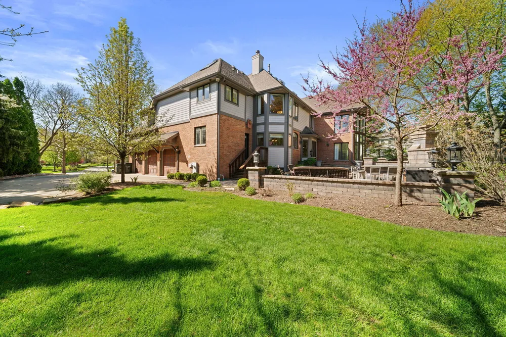599 Chateaux Bourne Dr, Barrington, IL 60010