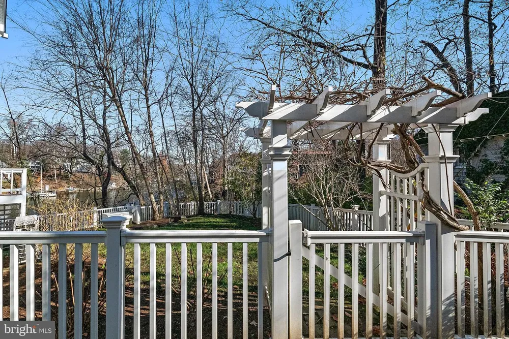 1812 Shore Dr, Annapolis, MD 21401