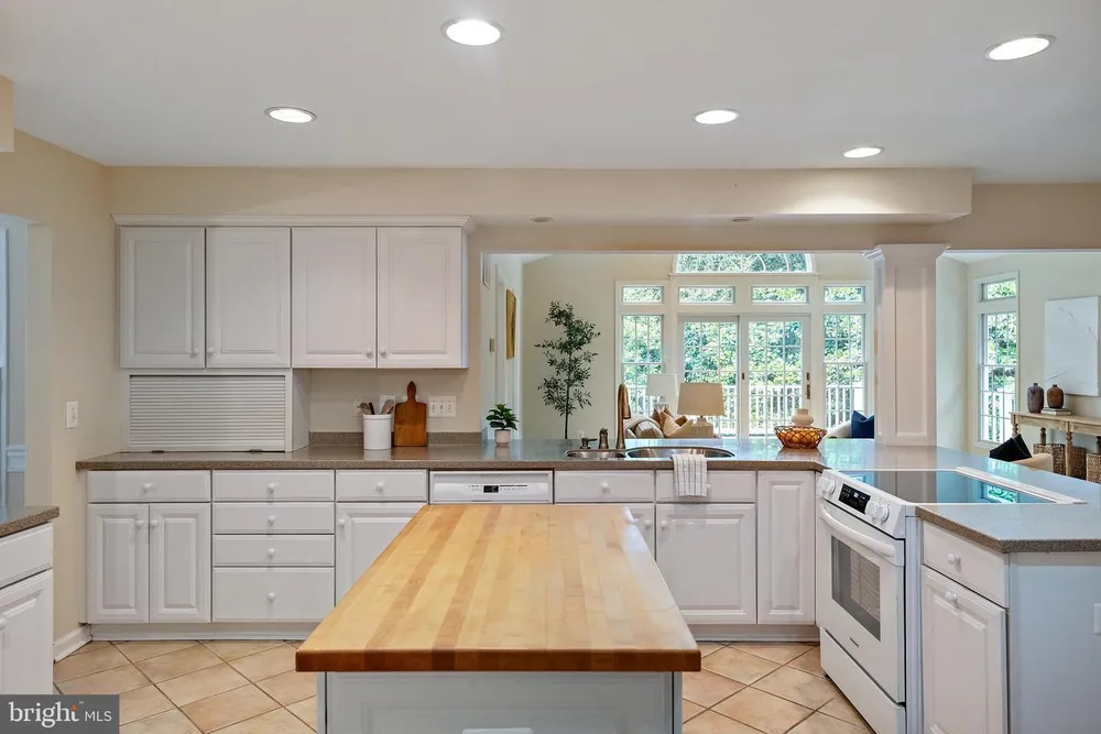 2 Tolson St, Annapolis, MD 21401