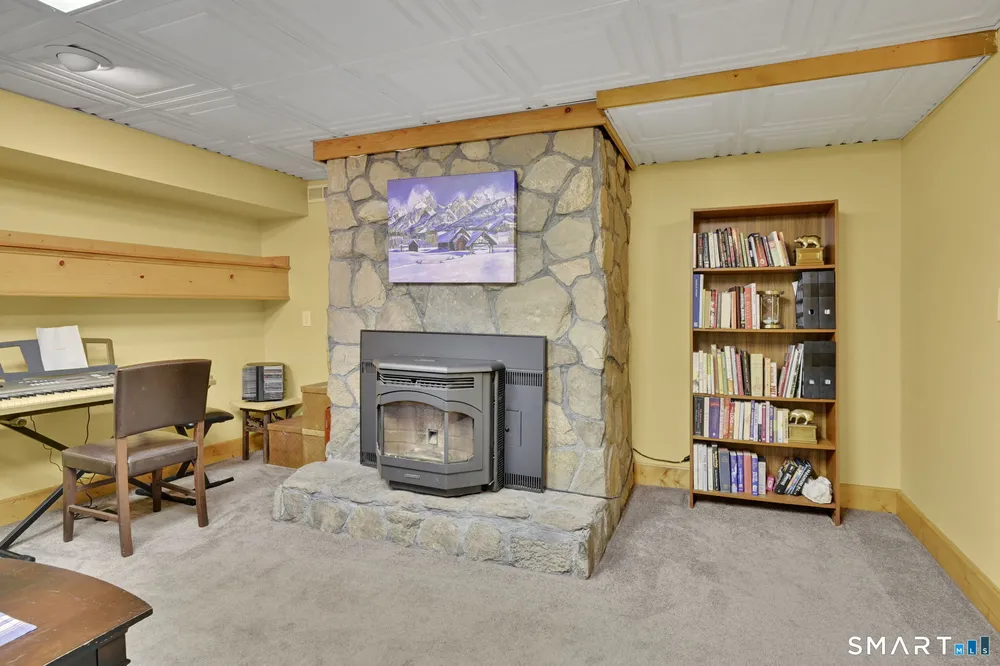 235 Middle Haddam Rd, East Hampton, CT 06424
