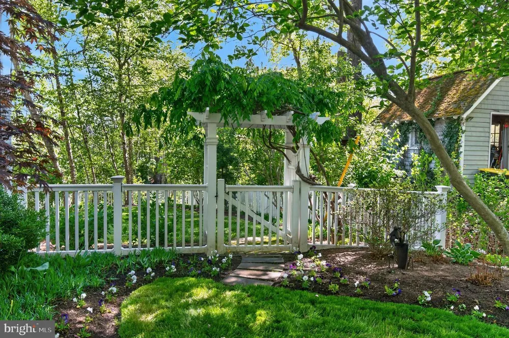 1812 Shore Dr, Annapolis, MD 21401