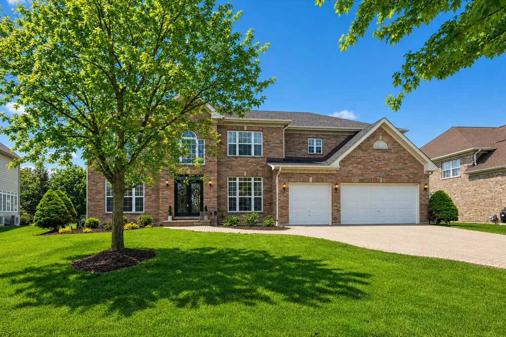 5423 Swan Circle, Hoffman Estates, IL 60192