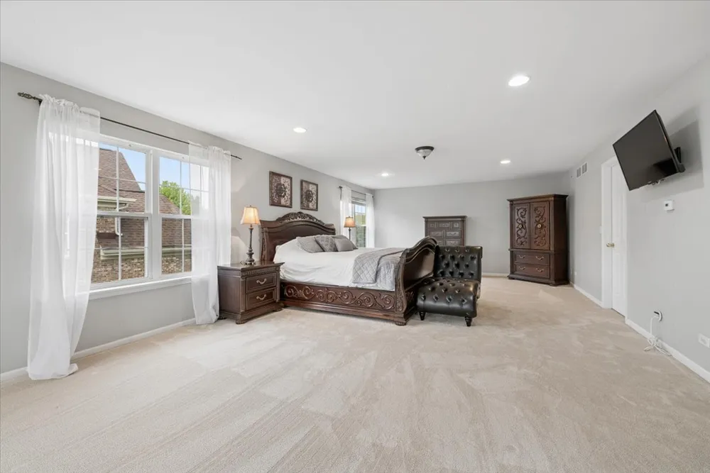 5423 Swan Circle, Hoffman Estates, IL 60192