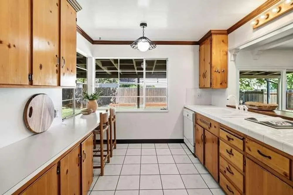 2228 Morse Ave, Sacramento, CA 95825