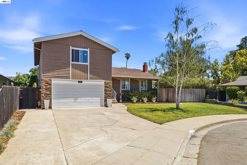 241 Garnet Dr, Livermore, CA 94550