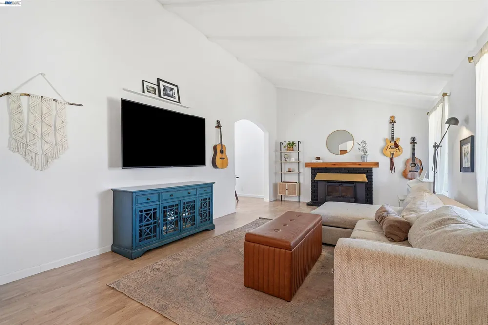 241 Garnet Dr, Livermore, CA 94550