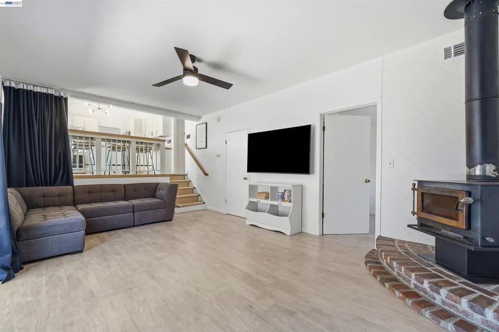241 Garnet Dr, Livermore, CA 94550