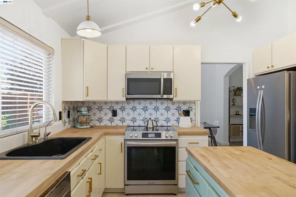 241 Garnet Dr, Livermore, CA 94550