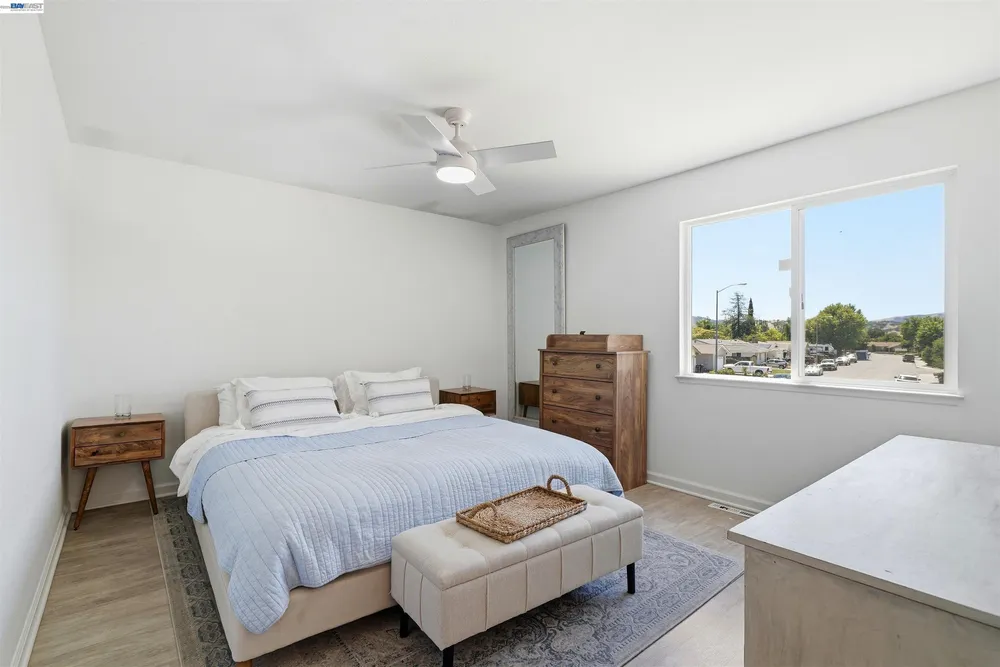 241 Garnet Dr, Livermore, CA 94550