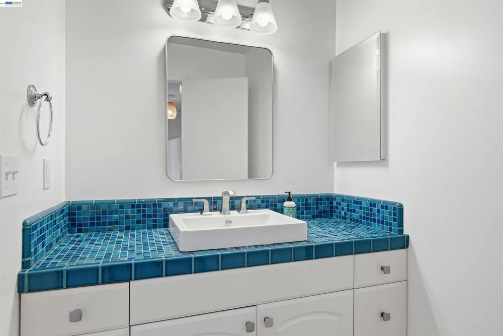241 Garnet Dr, Livermore, CA 94550