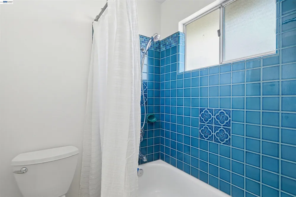 241 Garnet Dr, Livermore, CA 94550