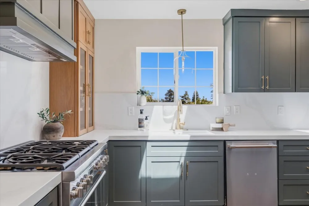 418 Ridge Rd, San Carlos, CA 94070
