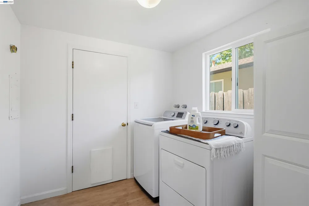 241 Garnet Dr, Livermore, CA 94550