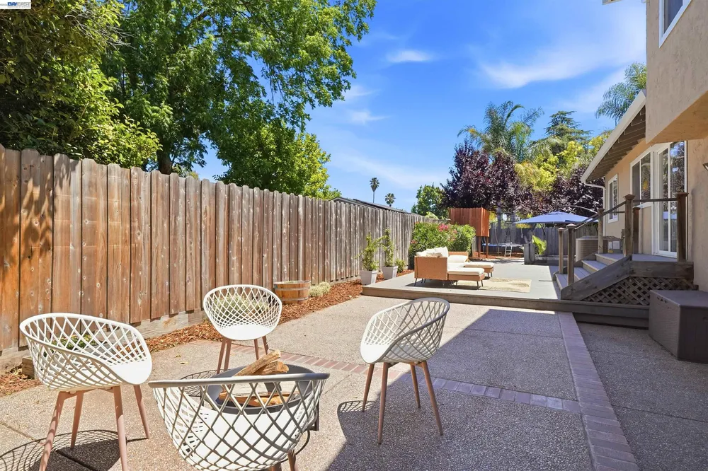 241 Garnet Dr, Livermore, CA 94550