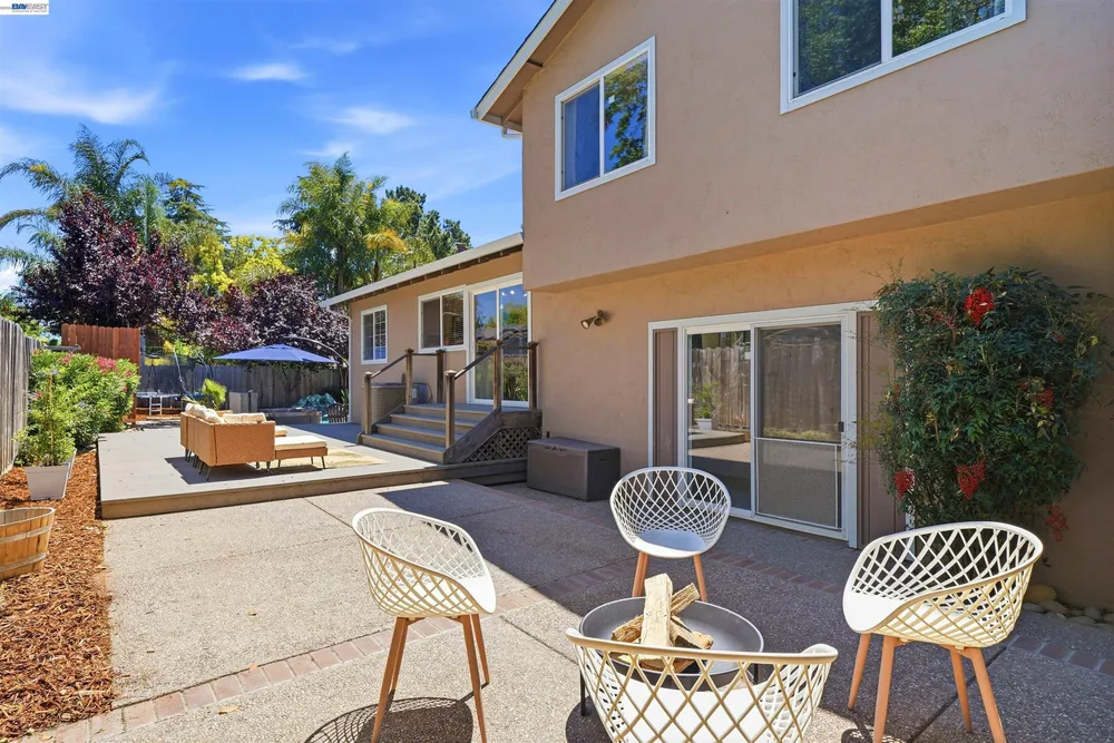 241 Garnet Dr, Livermore, CA 94550