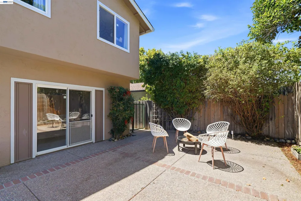 241 Garnet Dr, Livermore, CA 94550