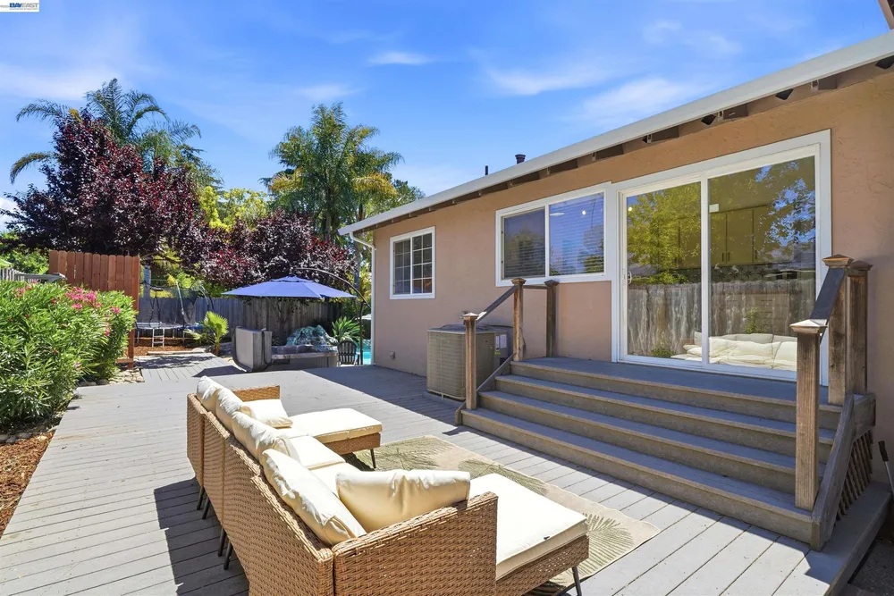 241 Garnet Dr, Livermore, CA 94550