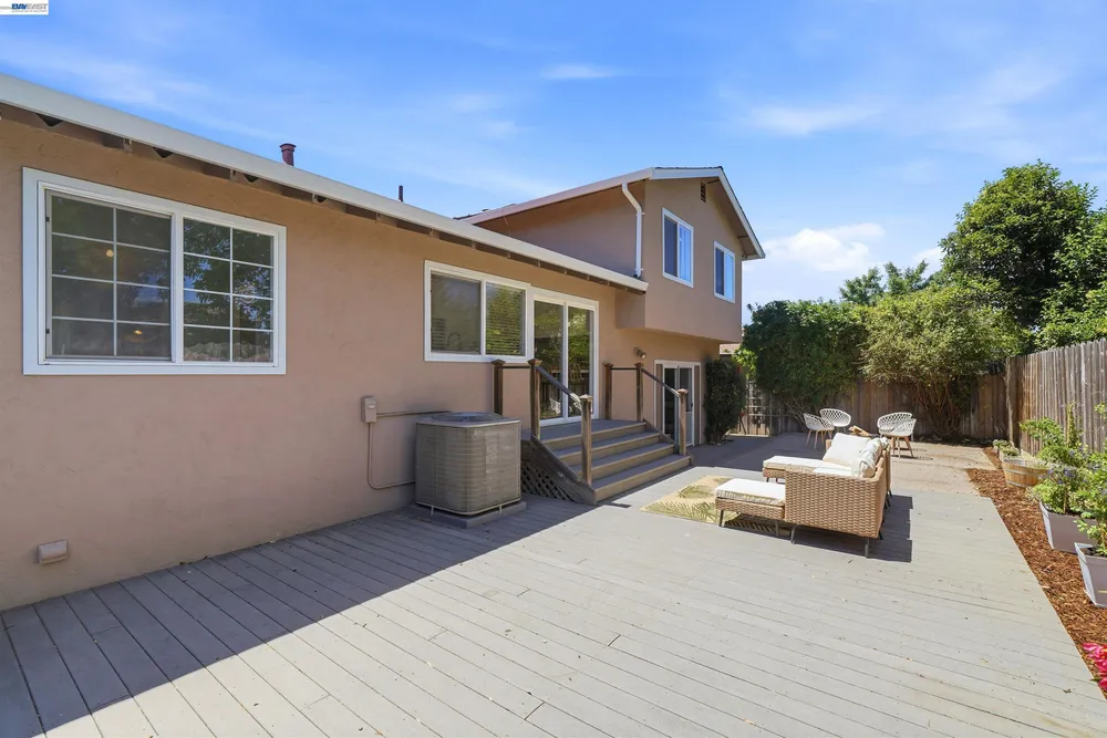 241 Garnet Dr, Livermore, CA 94550