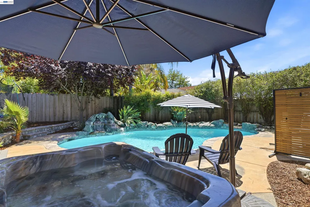 241 Garnet Dr, Livermore, CA 94550